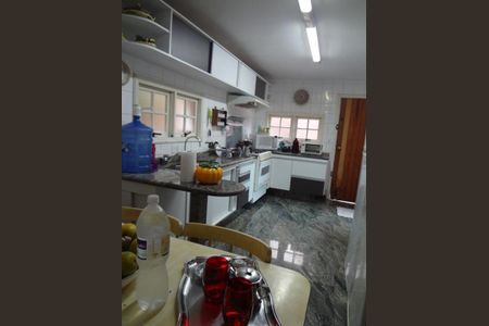 Casa à venda com 271m², 3 quartos e 2 vagas