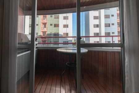 Apartamento à venda com 90m², 2 quartos e 2 vagasSacada da Sala