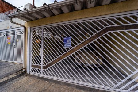 Casa à venda com 175m², 3 quartos e 2 vagas Casa à venda com 175m², 3 quartos e 2 vagasFachada