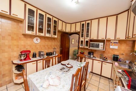 Casa à venda com 175m², 3 quartos e 2 vagas Casa à venda com 175m², 3 quartos e 2 vagasCozinha