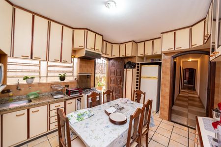 Casa à venda com 175m², 3 quartos e 2 vagas Casa à venda com 175m², 3 quartos e 2 vagasCozinha