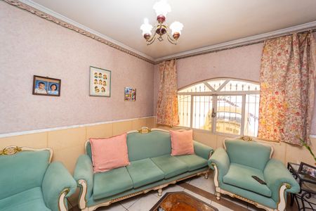 Casa à venda com 175m², 3 quartos e 2 vagas Casa à venda com 175m², 3 quartos e 2 vagasSala