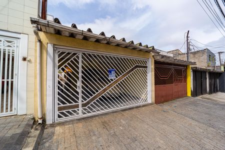 Casa à venda com 175m², 3 quartos e 2 vagas Casa à venda com 175m², 3 quartos e 2 vagasFachada