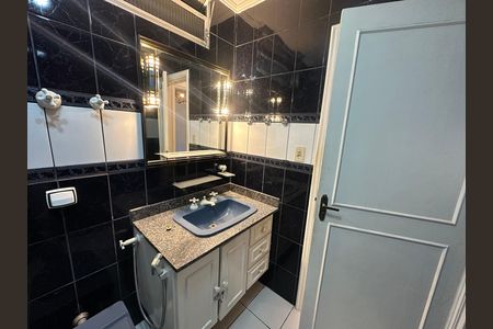 Banheiro de apartamento para alugar com 1 quarto, 45m² em Centro, São Vicente