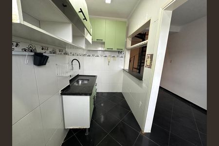 Cozinha de apartamento para alugar com 1 quarto, 45m² em Centro, São Vicente