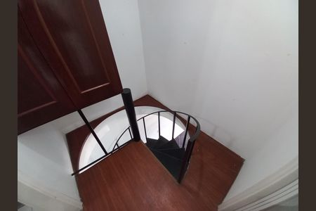 Apartamento para alugar com 45m², 1 quarto e 1 vagaEscada