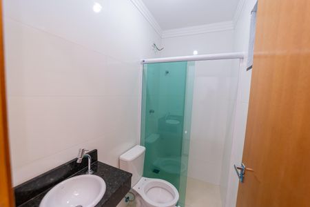 Casa à venda com 109m², 3 quartos e 2 vagas Casa à venda com 109m², 3 quartos e 2 vagasBanheiro