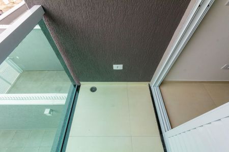 Casa à venda com 109m², 3 quartos e 2 vagas Casa à venda com 109m², 3 quartos e 2 vagasVaranda