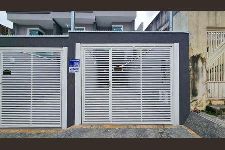 Casa à venda com 109m², 3 quartos e 2 vagas Casa à venda com 109m², 3 quartos e 2 vagasFachada