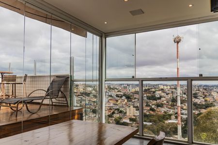 Apartamento à venda com 132m², 2 quartos e 3 vagasVaranda da Sala 2