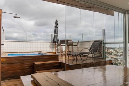 Apartamento à venda com 132m², 2 quartos e 3 vagasVaranda da Sala 2