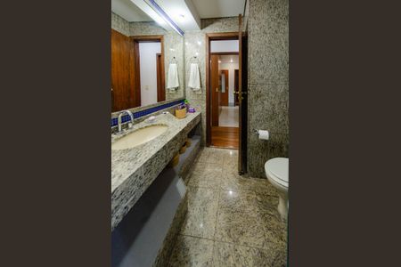 Apartamento à venda com 185m², 4 quartos e 4 vagasBanheiro