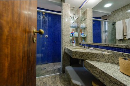 Apartamento à venda com 185m², 4 quartos e 4 vagasBanheiro