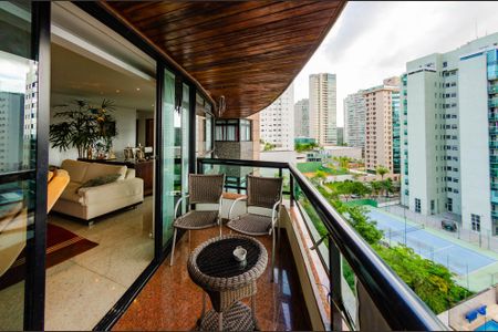 Apartamento à venda com 185m², 4 quartos e 4 vagasVaranda