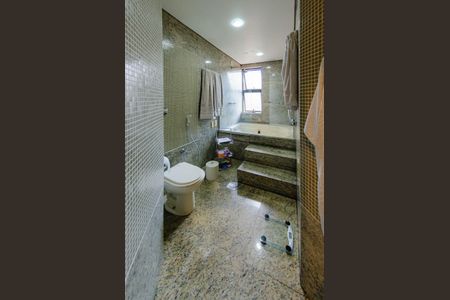 Apartamento à venda com 185m², 4 quartos e 4 vagasBanheiro suíte