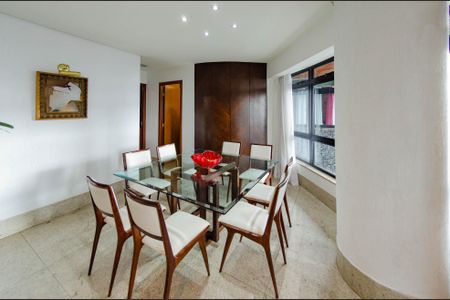 Apartamento à venda com 185m², 4 quartos e 4 vagasSala