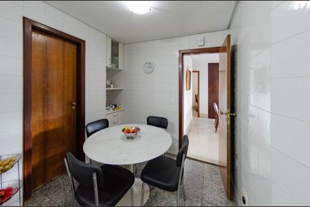 Apartamento à venda com 185m², 4 quartos e 4 vagasCozinha