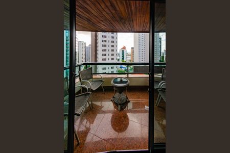 Apartamento à venda com 185m², 4 quartos e 4 vagasVaranda