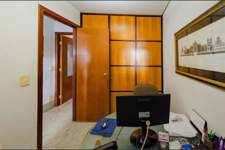 Apartamento à venda com 185m², 4 quartos e 4 vagasEscritório