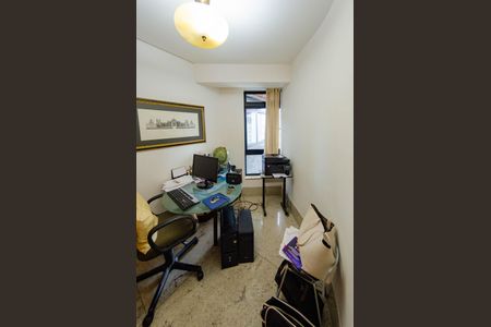 Apartamento à venda com 185m², 4 quartos e 4 vagasEscritório