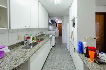 Apartamento à venda com 185m², 4 quartos e 4 vagasCozinha
