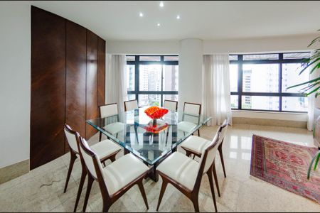 Apartamento à venda com 185m², 4 quartos e 4 vagasSala