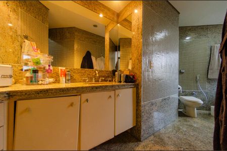 Apartamento à venda com 185m², 4 quartos e 4 vagasBanheiro suíte