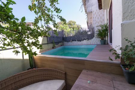 Casa à venda com 100m², 2 quartos e 1 vagaVaranda gourmet - Deck da piscina