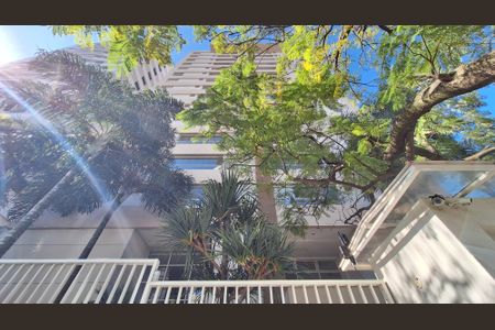 Apartamento à venda com 119m², 3 quartos e 2 vagasFachada