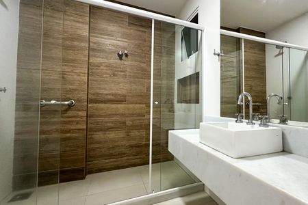 Apartamento à venda com 200m², 3 quartos e 1 vagaBanheiro da Suíte