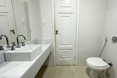 Apartamento à venda com 200m², 3 quartos e 1 vagaBanheiro da Suíte