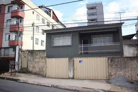 Casa à venda com 360m², 3 quartos e 3 vagasFachada