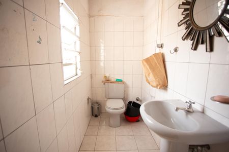 Casa à venda com 141m², 4 quartos e 2 vagasBanheiro 2