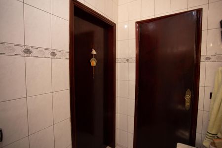 Casa à venda com 141m², 4 quartos e 2 vagasBanheiro