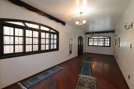 Casa à venda com 255m², 5 quartos e 2 vagasSala