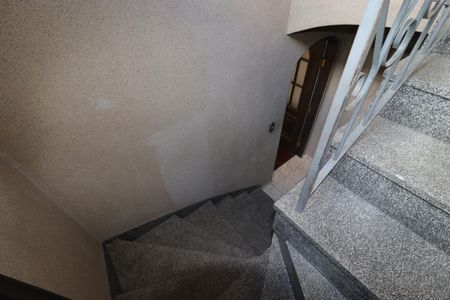 Casa à venda com 255m², 5 quartos e 2 vagasEscada