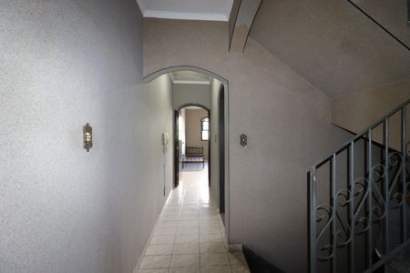 Casa à venda com 255m², 5 quartos e 2 vagasCorredor piso inferior