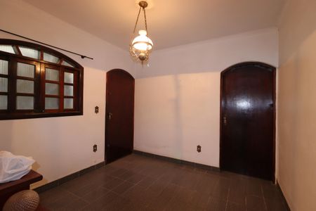 Casa à venda com 255m², 5 quartos e 2 vagasSaleta