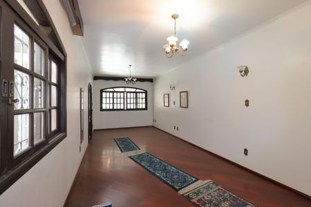 Casa à venda com 255m², 5 quartos e 2 vagasSala