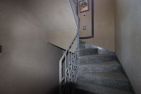 Casa à venda com 255m², 5 quartos e 2 vagasEscada