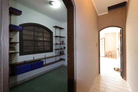 Casa à venda com 255m², 5 quartos e 2 vagasCorredor piso superior
