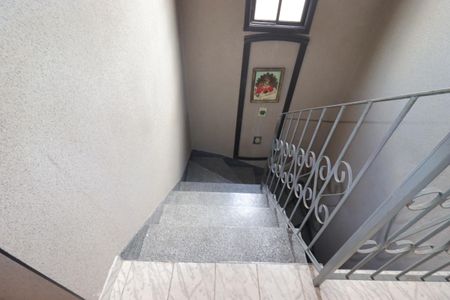 Casa à venda com 255m², 5 quartos e 2 vagasEscada