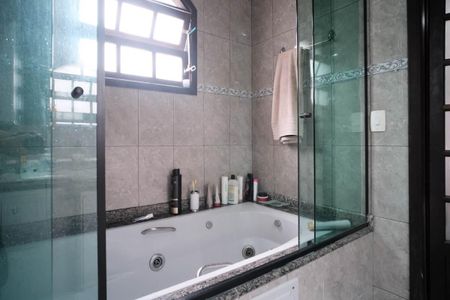 Apartamento à venda com 253m², 5 quartos e 2 vagasBanheiro da Suíte