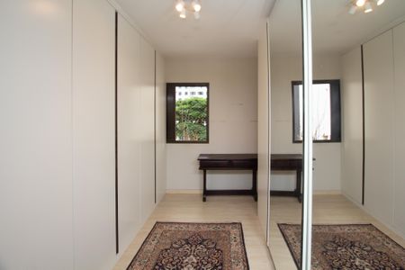 Apartamento à venda com 142m², 4 quartos e 3 vagas Apartamento à venda com 142m², 4 quartos e 3 vagasSuíte 3 closet