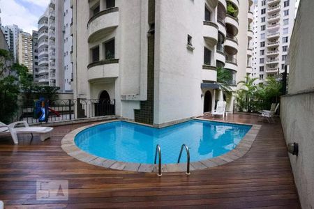 Apartamento à venda com 142m², 4 quartos e 3 vagas Apartamento à venda com 142m², 4 quartos e 3 vagasÁrea comum - Piscina