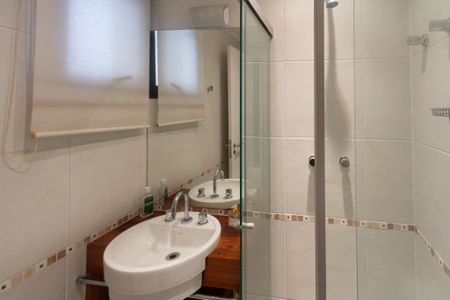 Apartamento à venda com 142m², 4 quartos e 3 vagas Apartamento à venda com 142m², 4 quartos e 3 vagasBanheiro da Suíte 1