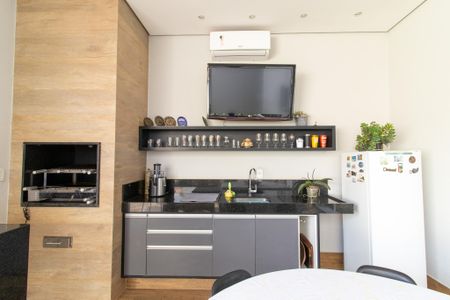 Casa à venda com 250m², 4 quartos e 4 vagas Casa à venda com 250m², 4 quartos e 4 vagasEdícula