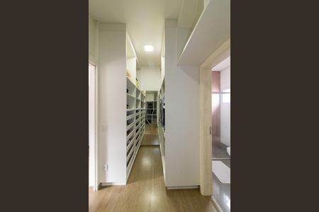 Casa à venda com 250m², 4 quartos e 4 vagas Casa à venda com 250m², 4 quartos e 4 vagasCloset da suíte 1