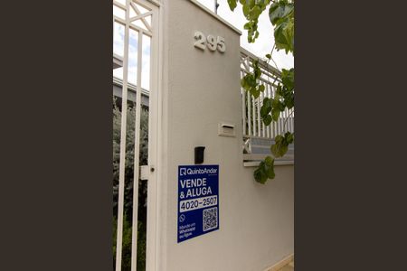 Casa à venda com 250m², 4 quartos e 4 vagas Casa à venda com 250m², 4 quartos e 4 vagasPlaca