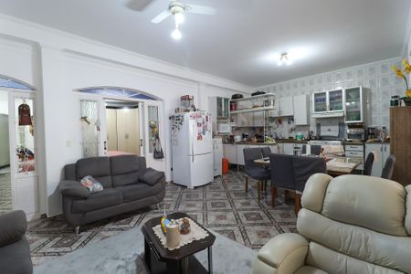 Casa à venda com 203m², 5 quartos e 6 vagasSala / Cozinha 1